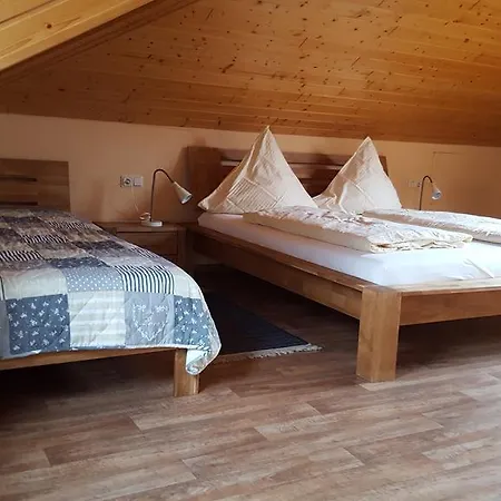 Gaestehaus Spross بيت ضيافة Veldenz